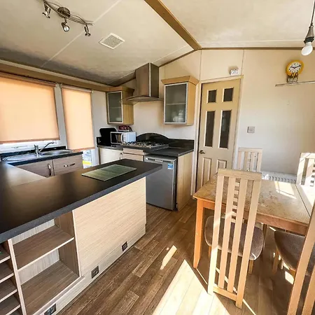 Great 6 Berth Caravan By The Beach At California Cliffs In Scratby Ref 50010L Great Yarmouth Exterior photo