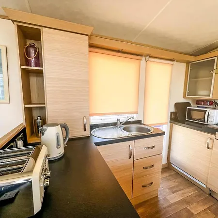 Great 6 Berth Caravan By The Beach At California Cliffs In Scratby Ref 50010L Great Yarmouth Exterior photo