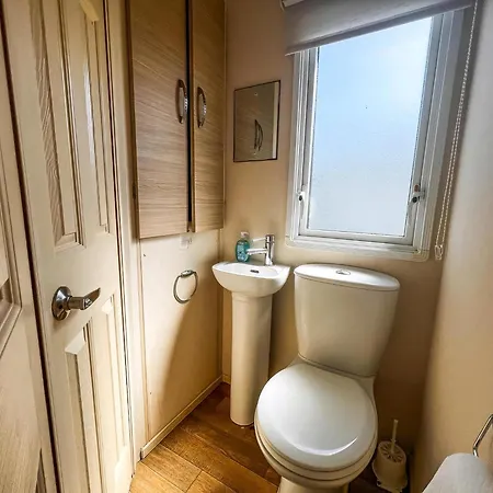 Great 6 Berth Caravan By The Beach At California Cliffs In Scratby Ref 50010L Great Yarmouth Exterior photo