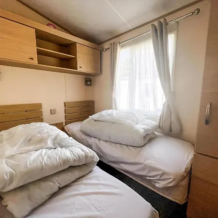 Great 6 Berth Caravan By The Beach At California Cliffs In Scratby Ref 50010L Great Yarmouth Exterior photo