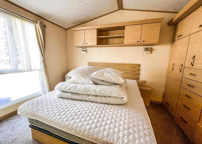 Great 6 Berth Caravan By The Beach At California Cliffs In Scratby Ref 50010L