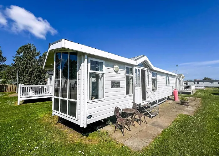 Great 6 Berth Caravan By The Beach At California Cliffs In Scratby Ref 50010L