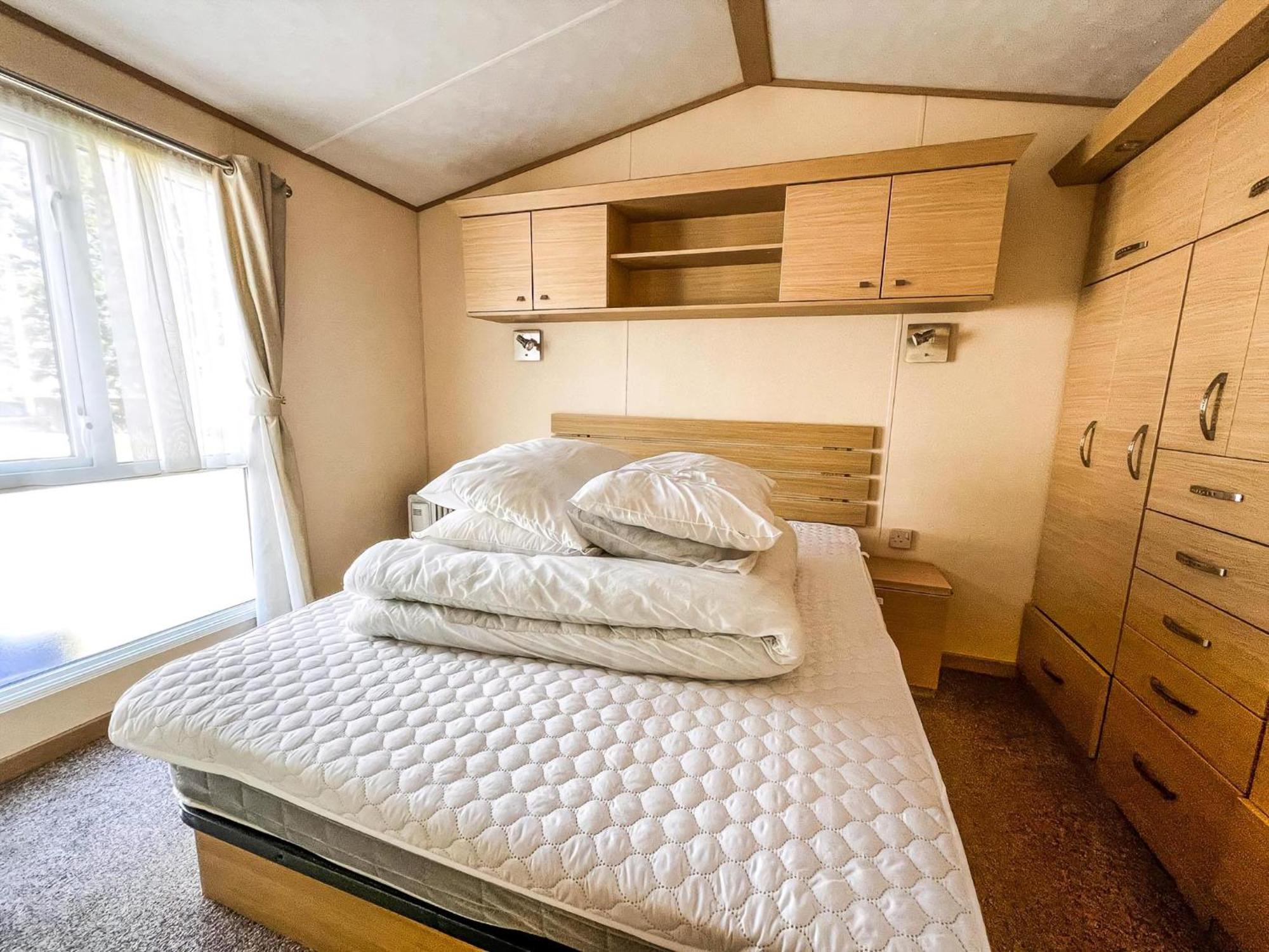 Great 6 Berth Caravan By The At California Cliffs In Scratby Ref 50010l Campsite *