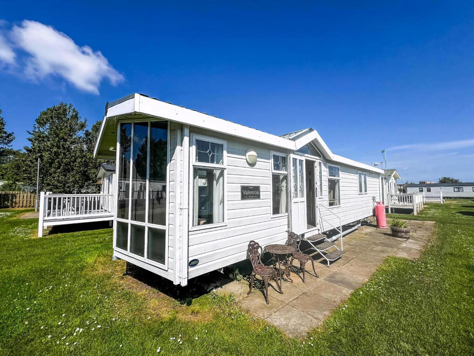 Great 6 Berth Caravan By The At California Cliffs In Scratby Ref 50010l Campsite *
