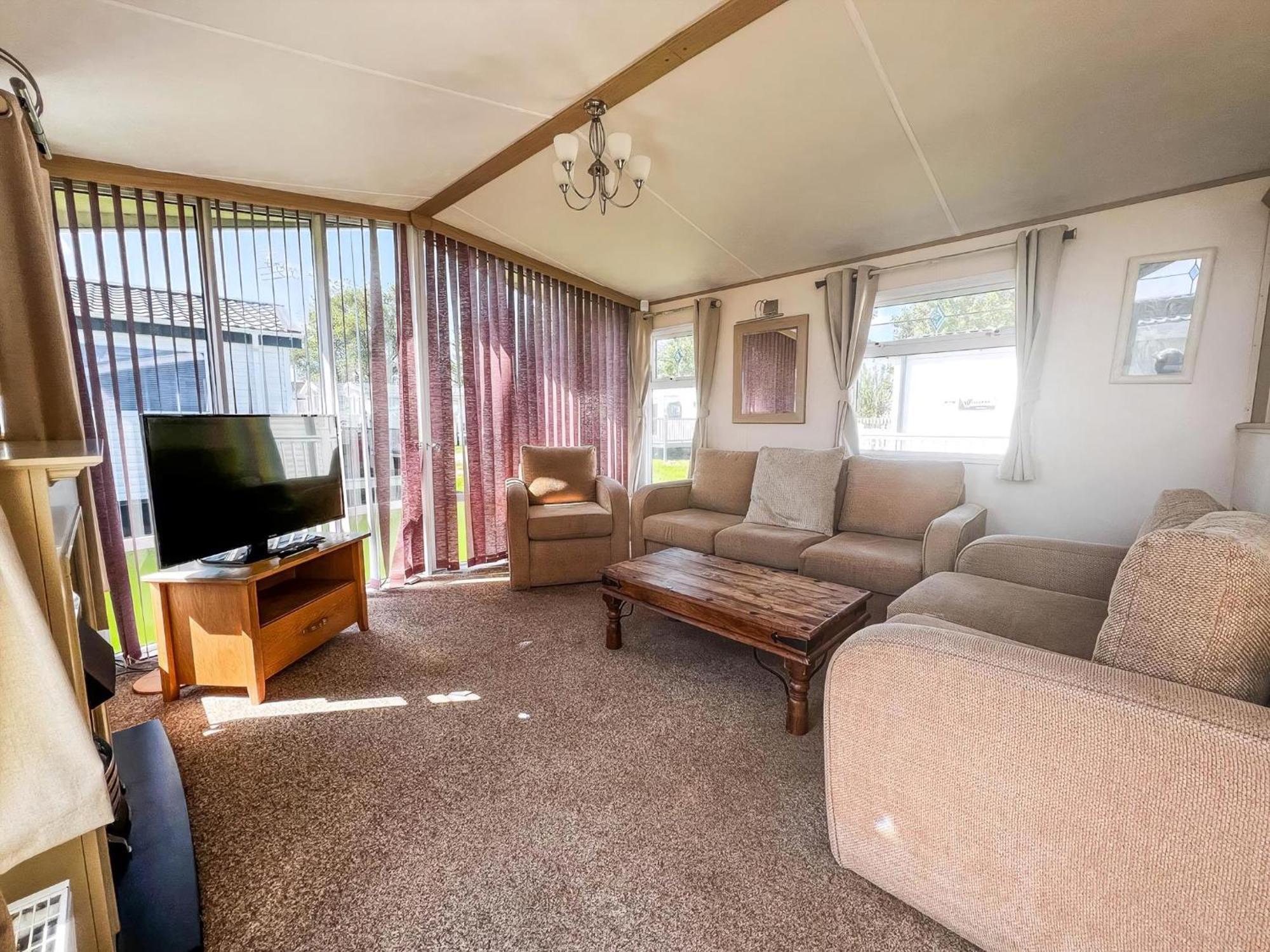 Great 6 Berth Caravan By The At California Cliffs In Scratby Ref 50010l Campsite Great Yarmouth