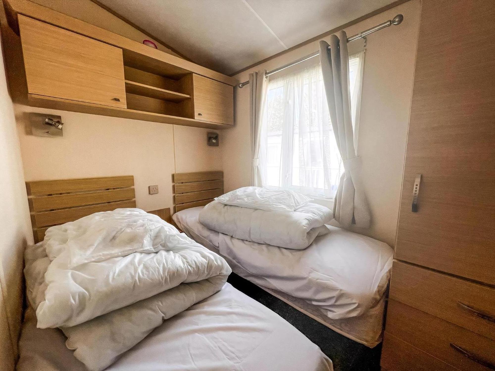 Campsite Great 6 Berth Caravan By The At California Cliffs In Scratby Ref 50010l *